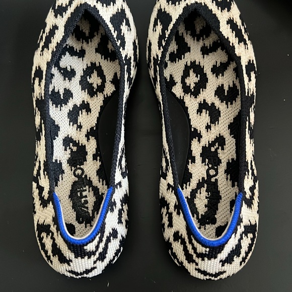 Sandy Cat Leopard Rothy’s NIB OBO - Picture 9 of 10